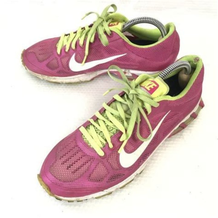 Who is Tube Girl? Explaining the viral TikTok trend - SarkariResult