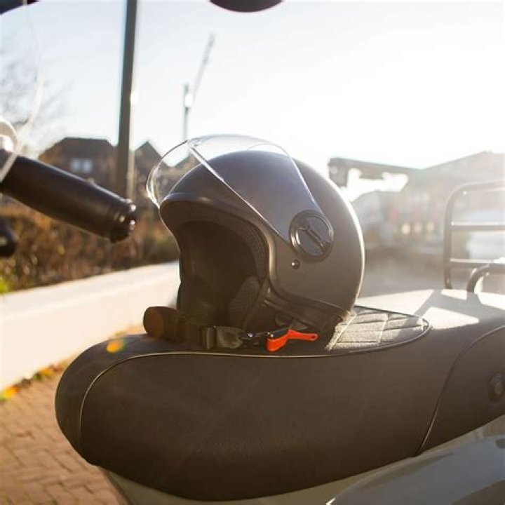 Lottie Moss's Age and the Intrigues Surrounding Her Relationship with Kate Moss - SarkariResult