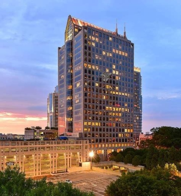 Taika Waititi Ethnicity : Biography, Net worth, Age, Family & More details - SarkariResult