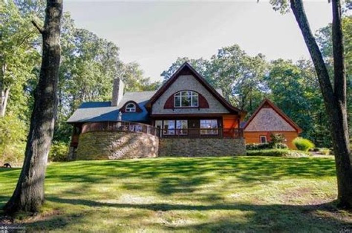 Is Amy Grant Ill? What Illness is Amy Grant Dealing With? - SarkariResult