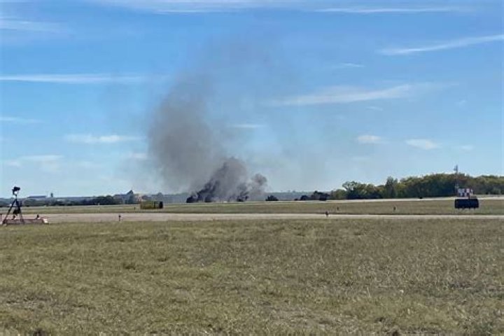 
6 People Dead After Two Planes Collide Mid-Air During Dallas Air Show 
