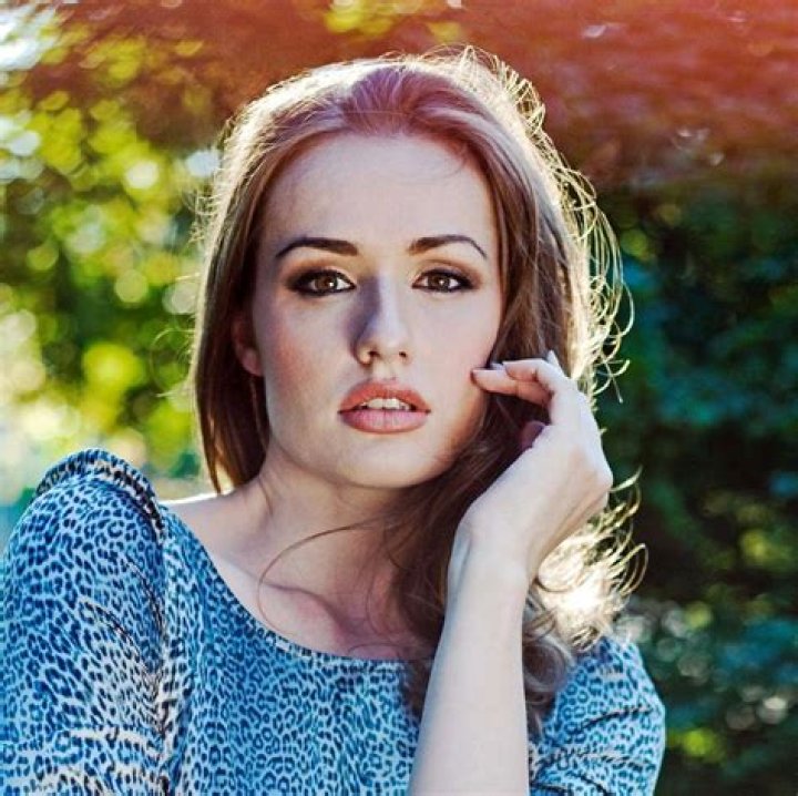 Abby Rosmarin – Notjennifergarner Net Worth, Age, Birthday, Wikipedia, Who, Nationality, Biography