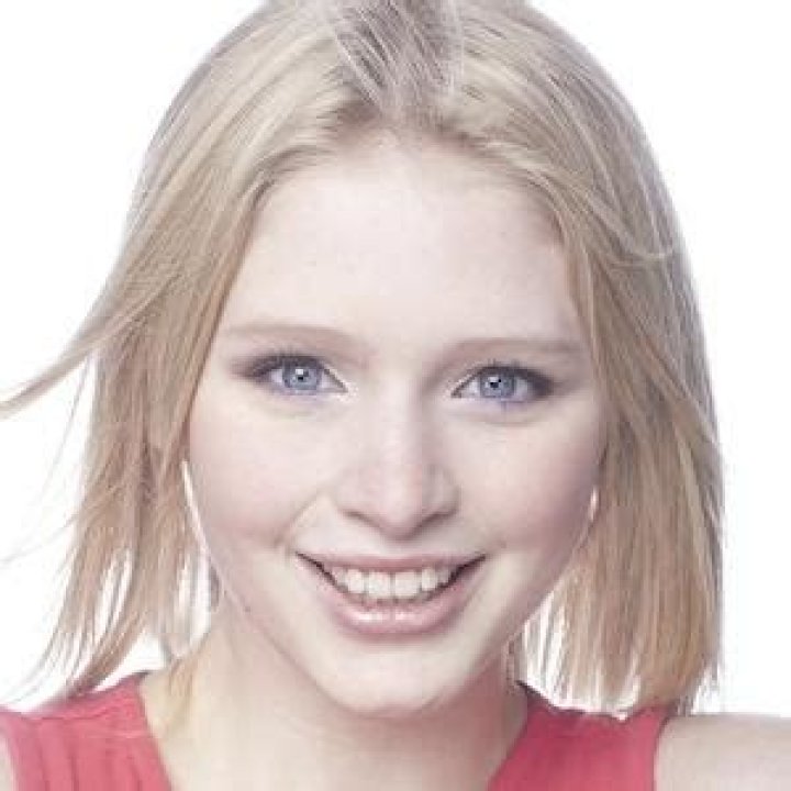 Alexandra Beaton Net Worth