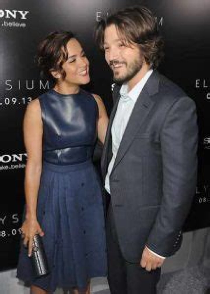 Alice Braga Dating, Boyfriend, Breakup, Net Worth, Wiki-Bio