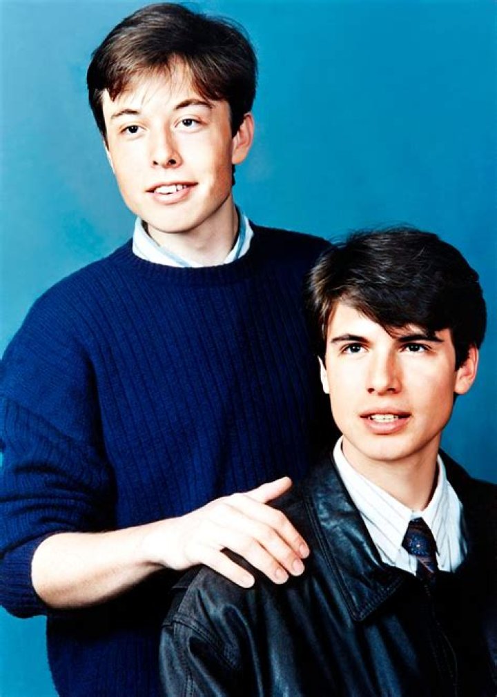 Apple Martin Bio, Wiki, Age, Birthday, Parents, Brother, Net Worth, Height, and Education