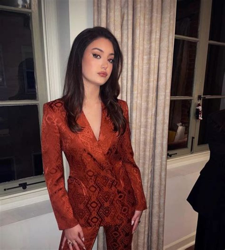 Bella Podaras Height, Weight, Net Worth, Age, Birthday, Wikipedia, Who, Nationality, Biography