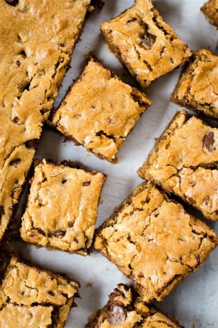 Blonde Brownies {Easy & Delicious!}