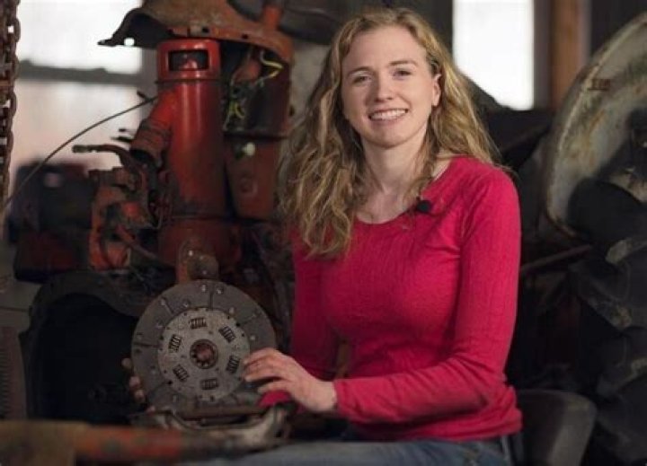 Brett Davern's Wife, Married, Wedding, Children, Wiki-Bio, Age, Height, Net Worth, Salary, Facts