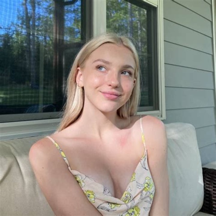 
Brynn Rumfallo (Dance Moms) Age, Boyfriend, Net Worth, Wiki 