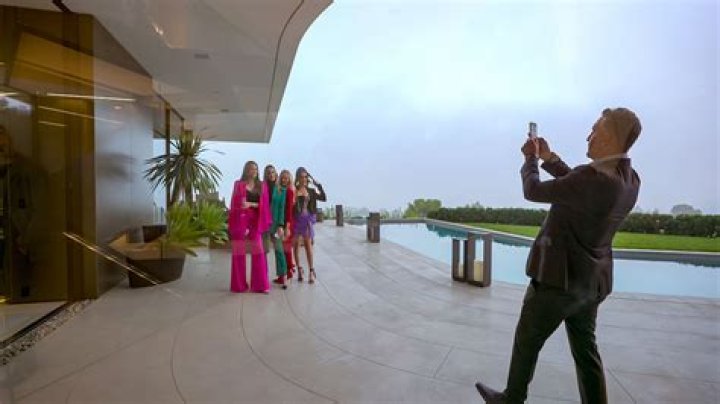 Buying Beverly Hills Allie Lutz Net Worth, Assets And Career Earnings – How Rich Is The Realtor?