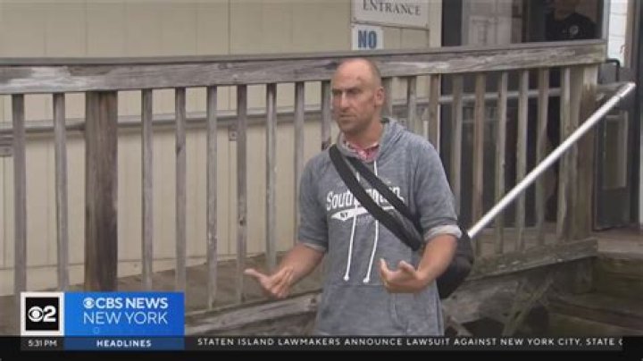 
Chad Michael Busto arrested for attempting to break into Drew Barrymore’s Southampton home 