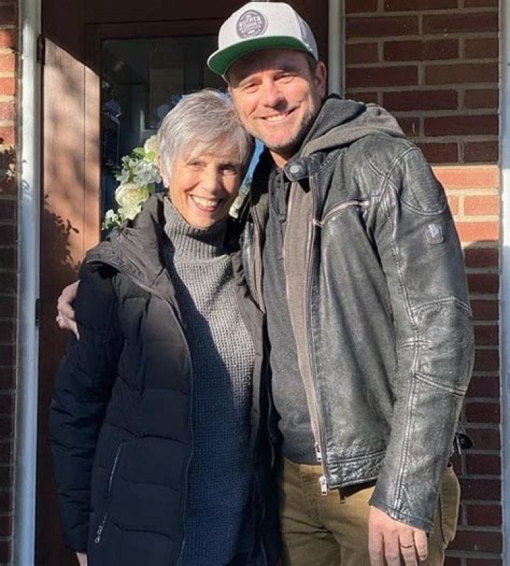 Charles Esten Net Worth