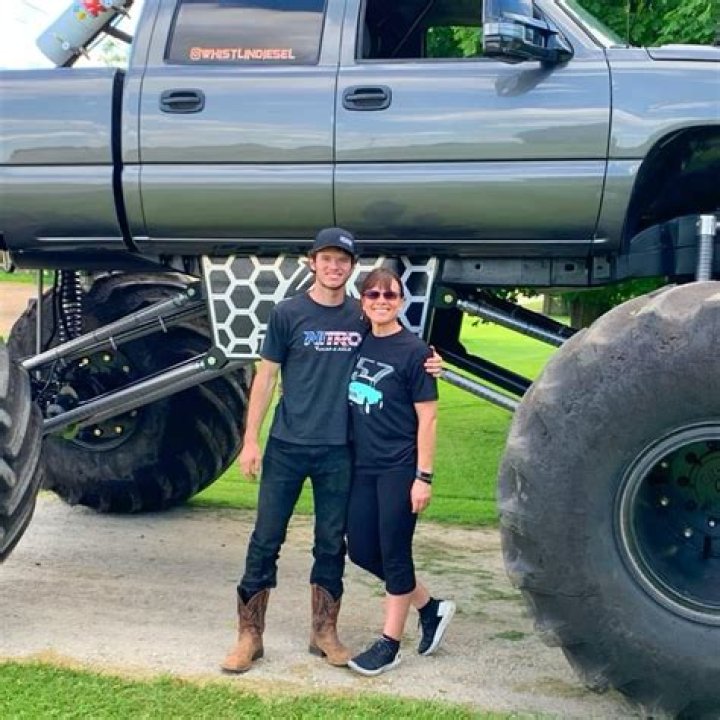 Cory McCloskey Bio, Wiki, Age, Wife, Net Worth, Salary, Fox 10, Weather, Injury and Daughters