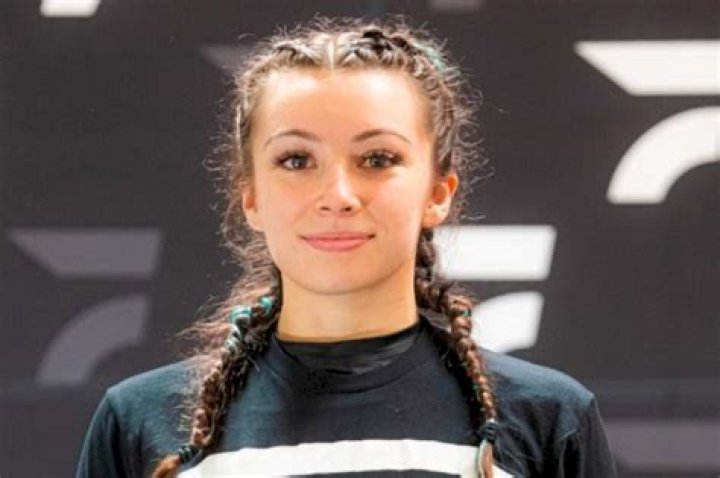 Danielle Kelly Net Worth