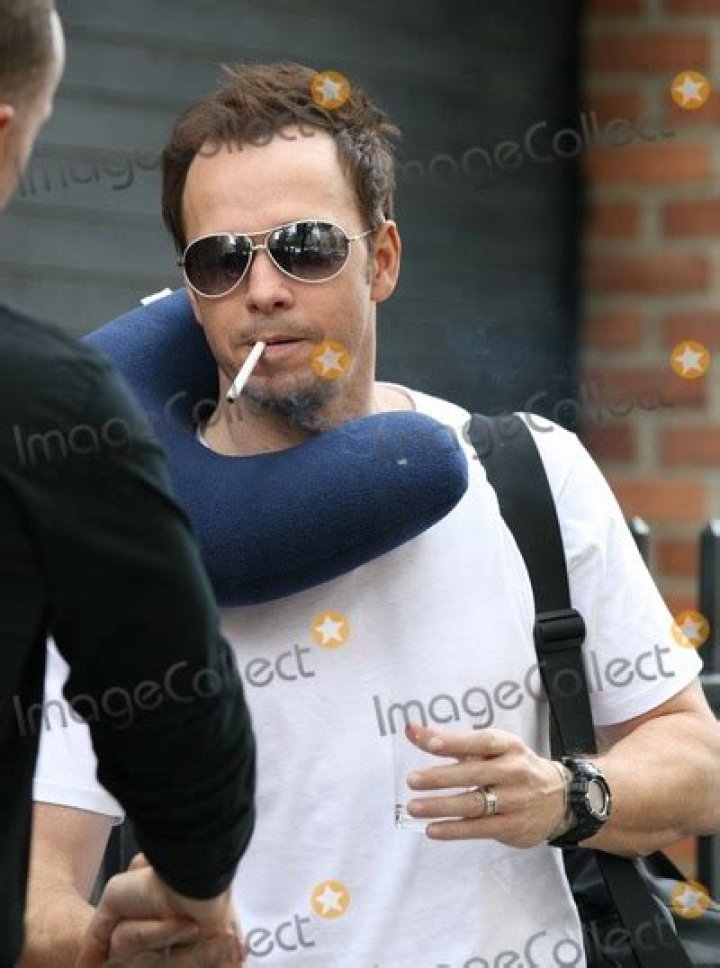 Donnie Wahlberg: Husband, net worth, tattoos, smoking & body facts