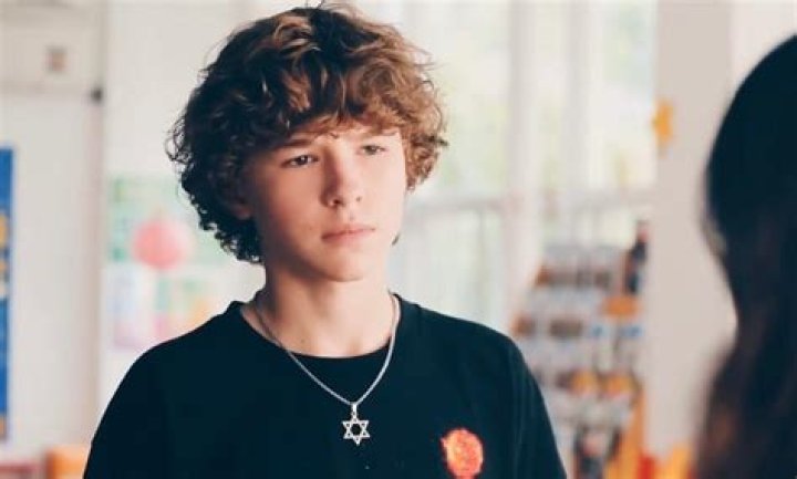 Dylan Hoffman Height, Weight, Net Worth, Age, Birthday, Wikipedia, Who, Nationality, Biography