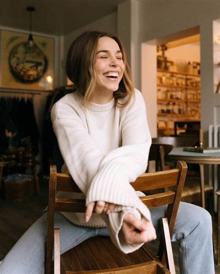 Elise Gatien Net Worth, Earnings, Salary, Dating, Facts, Wiki-Bio