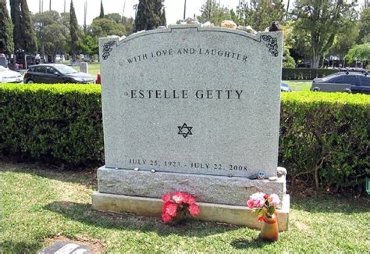 Estelle Getty Cause Of Death, Last Photo, Funeral, Grave, Younger, Husband