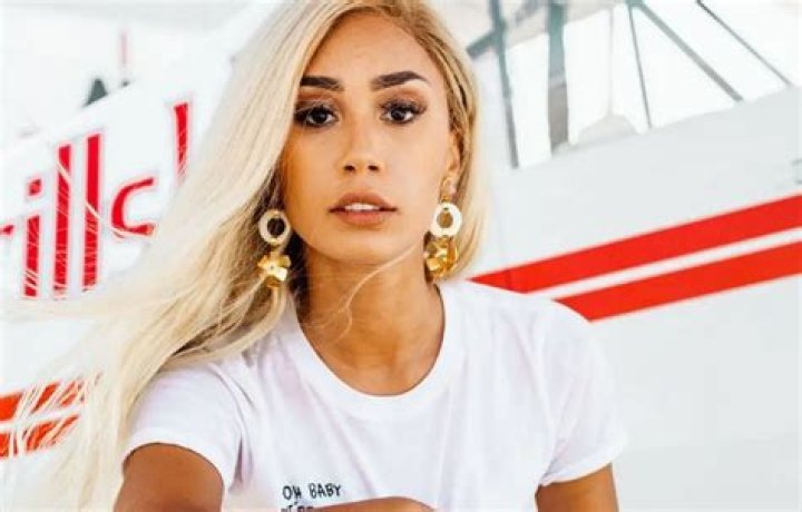 Eva Gutowski Net Worth