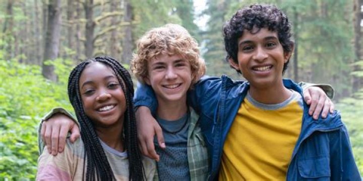 Fans Wonder If Walker Scobell Dye His Hair Black For The Role Of Percy Jackson On Disney Plus