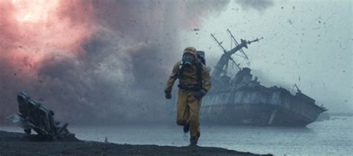 
Gerard Butler Says He Was ‘Burning Alive’ After Accidentally Rubbing Acid on His Face While Filming 