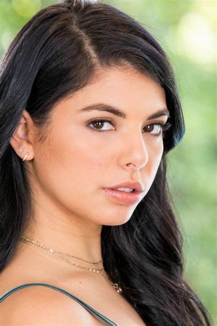 Who Is Gina Valentina? Her Biography And 9 Interesting Facts About This Well Known Adult Internet Celebrity