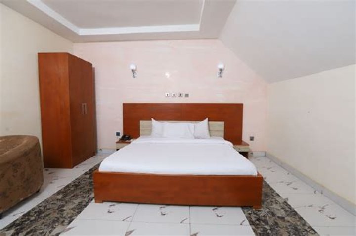 Green Minds Hotel Ltd, Utako