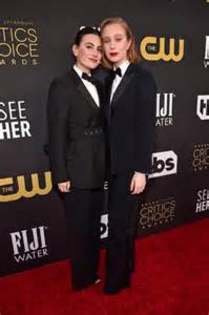 
Hannah Einbinder Gays Rumors After Her Queer Character, What We Know About Her Partner 