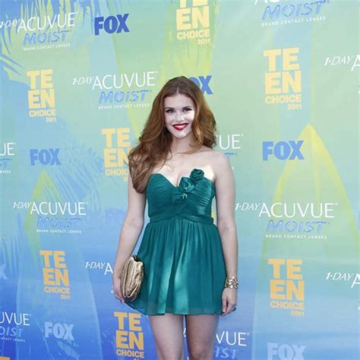 Holland Roden (Actress) Bio, Wiki, Boyfriend, Net Worth, Height, Weight, Career, Facts