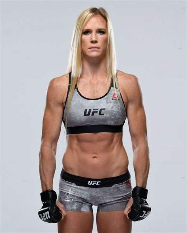 Holly Holm Height, Weight, Measurements, Bra Size, Shoe Size