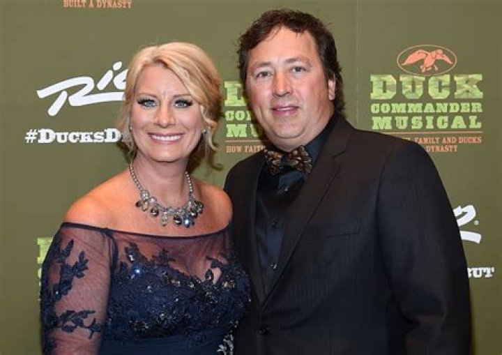 How Much Money Does Alan Robertson Make? Latest Alan Robertson Net Worth Income Salary