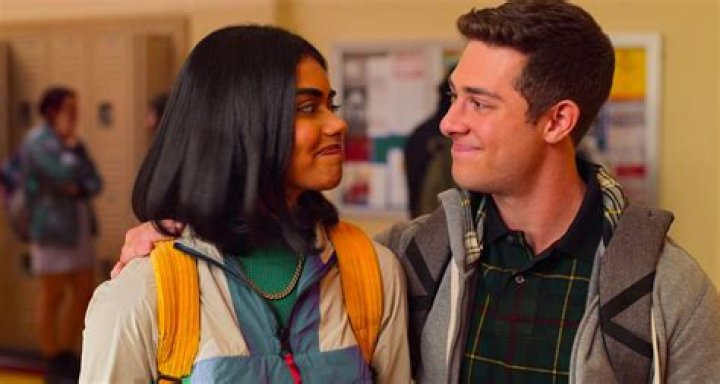 
Is Aneesa Bisexual or Gay in Never Have I Ever Season 3? 