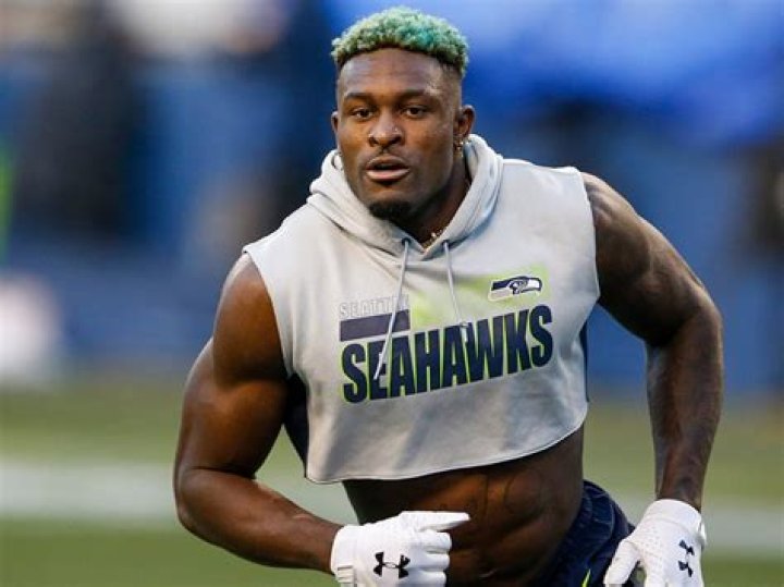 Is DK Metcalf Married? or is he Dating a Girlfriend?