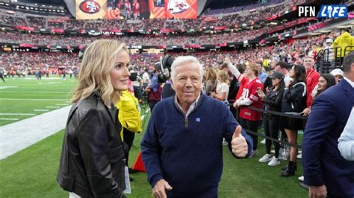 
Is Patriots Owner Robert Kraft Girlfriend Pregnant? Meet 47-Year-Old Dana Blumberg 