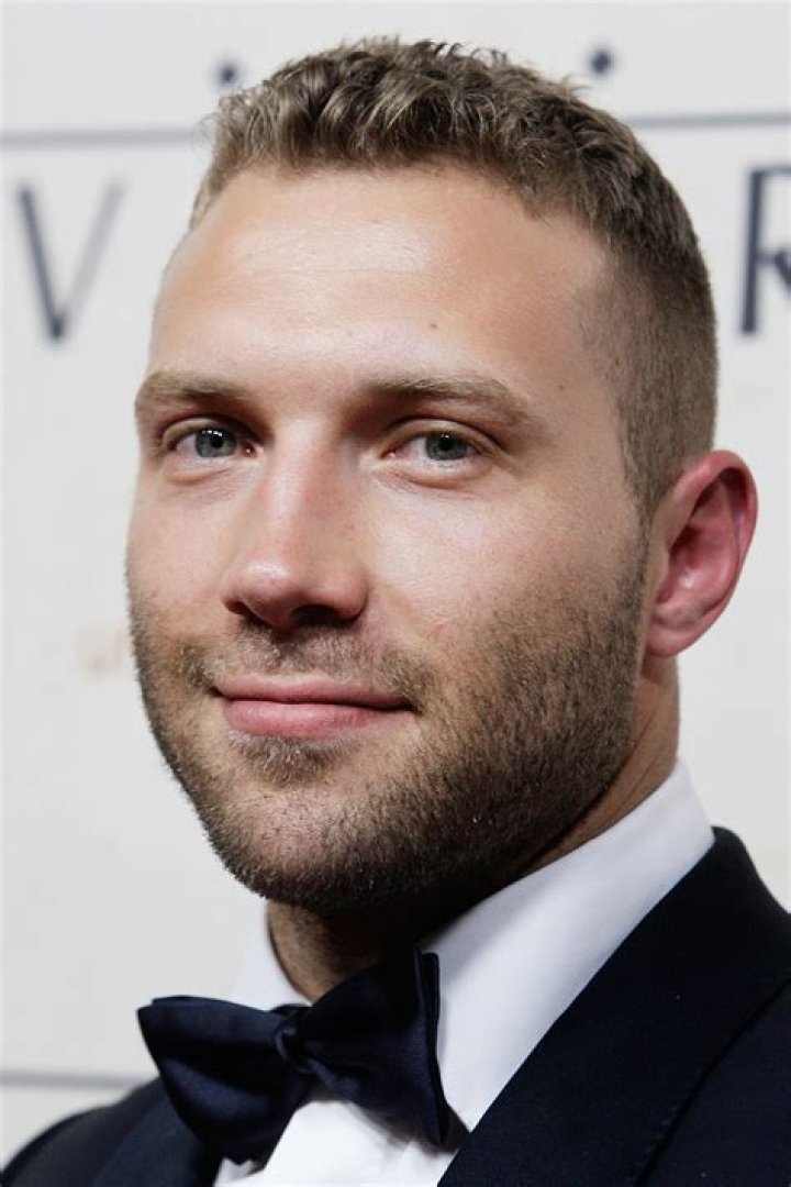 Jai Courtney Height, Weight, Body Measurements, Shoe Size