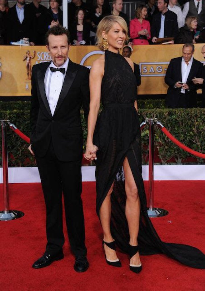 Jenna Elfman Height, Weight, Measurements, Bra Size, Shoe Size