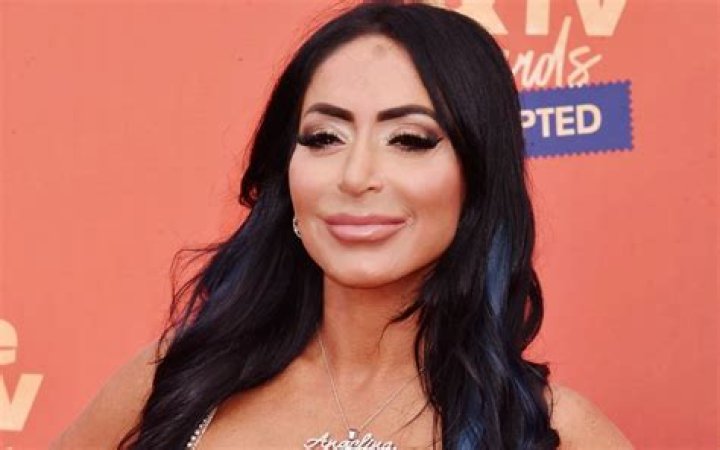 
Jersey Shore: Family Vacation Season 5 Episode 15- Angelina Marie faces health issues amid wedding speech drama 