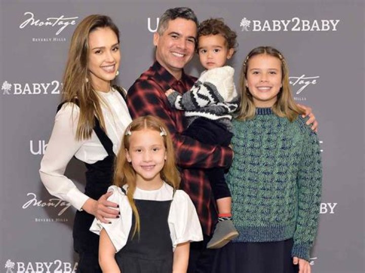 
Jessica Alba’s Daughters Haven and Honor Look All Grown Up in Family Photo: ‘GNO with My Besties’ 