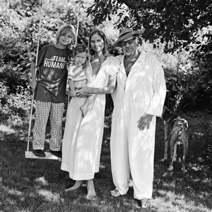 Julian Schnabel Bio, Wiki, Age, Family, Wife, Art, Collections, and, Net Worth