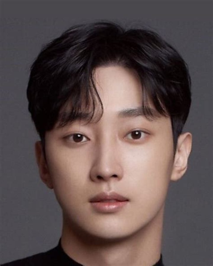 Jung Jin-young Biography, Age, Songs, Movies and TV Shows