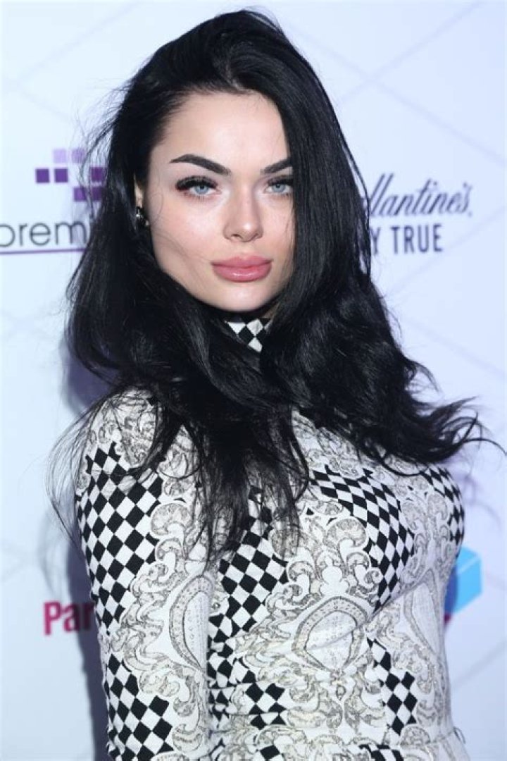 Kamila Smogulecka – Zusje Height, Weight, Net Worth, Age, Birthday, Wikipedia, Who, Instagram, Biography