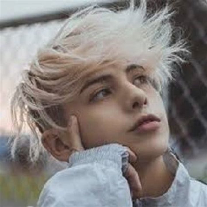 
Kevlex Pazmiño Height, Weight, Net Worth, Age, Wiki, Who, Instagram, Biography 