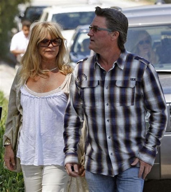 Kurt Russell: Girlfriend, net worth, tattoos, smoking & body facts