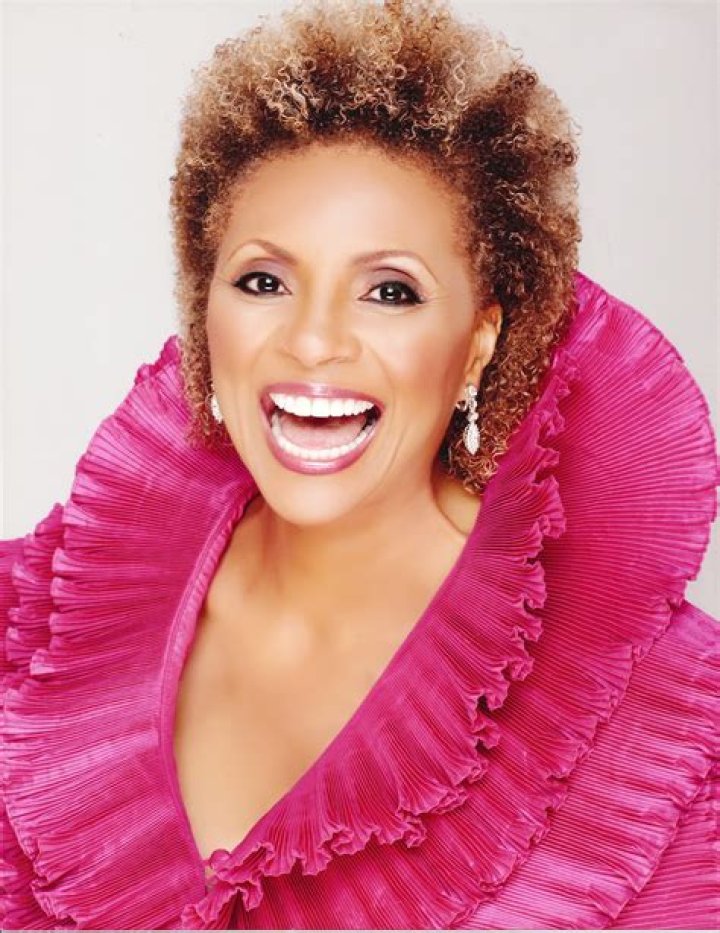 Leslie Uggams Height, Weight, Body Measurements, Bra Size, Shoe Size
