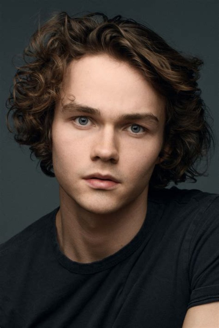 Levi Miller Height, Weight, Body Measurements, Shoe Size