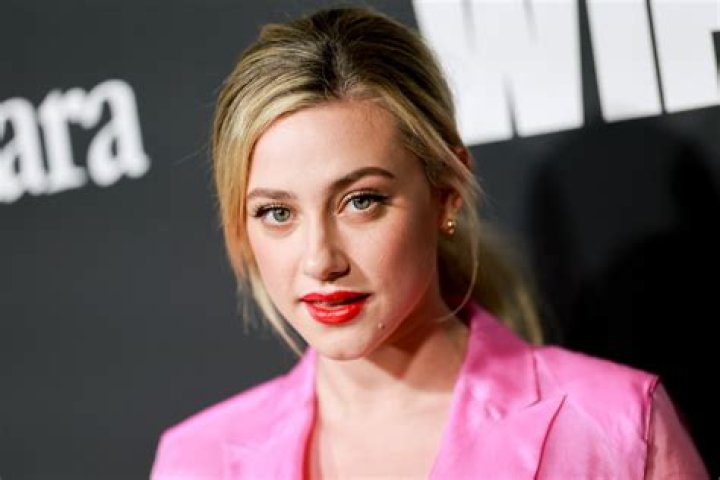 Lili Reinhart Height, Weight, Net Worth, Age, Birthday, Wikipedia, Who, Instagram, Biography