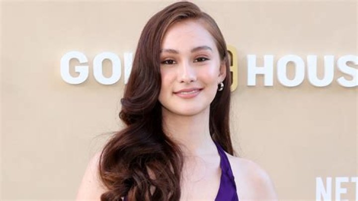 Lola Tung Height, Weight, Measurements, Bra Size, Shoe Size