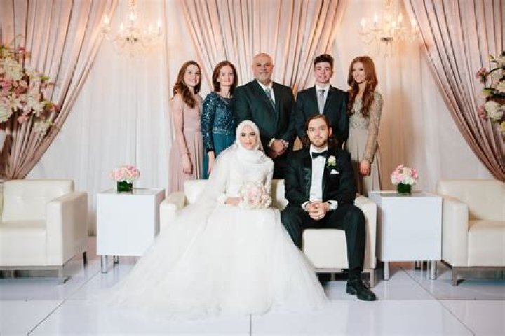 Loren Asad Husband Usama Kamal and Wedding Photos