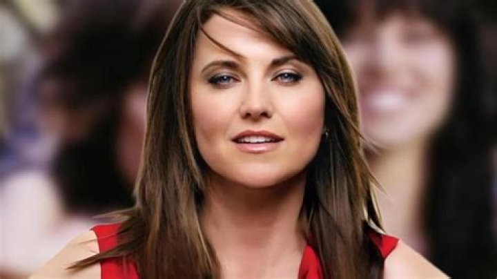 Lucy Lawless Height, Weight, Measurements, Bra Size, Shoe Size