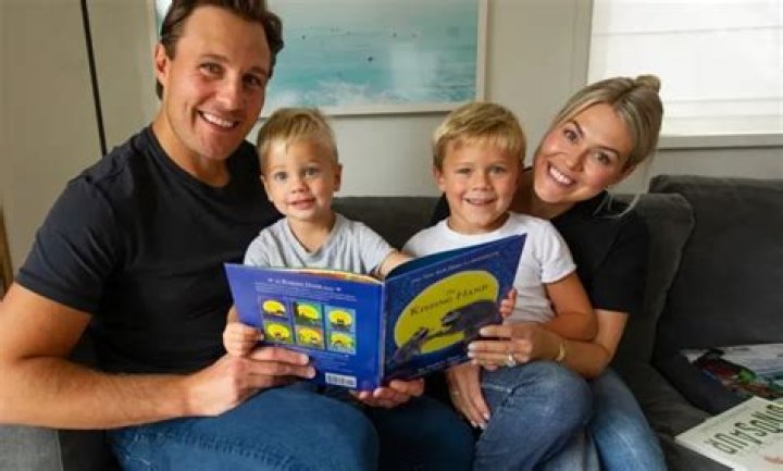 Luke SchennLuke Schenn Age, Wiki, Biography, Wife, Children, Salary, Net Worth, Parents